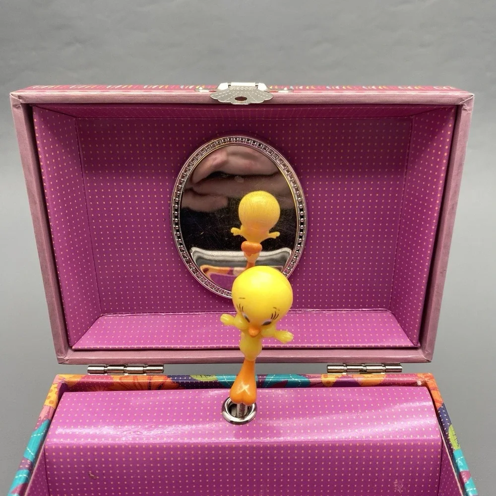 2000 Looney Tunes Tweety Bird Musical Jewelry box 3.2